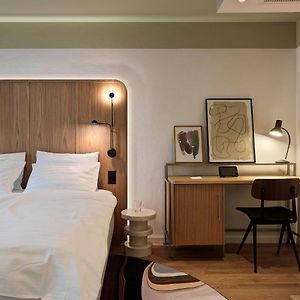 Zimmer mit Kingsize-Bett